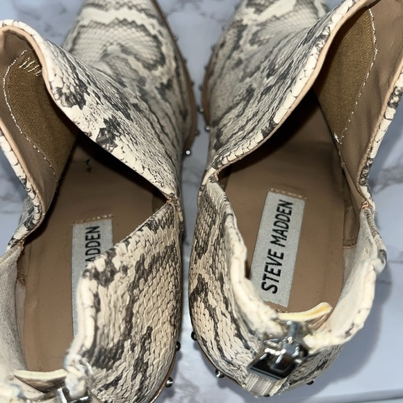 STEVE MADDEN Alyse Bootie Light Snakeskin Pointed Toe 6M Edgy Mobwife‎ Rocker - Picture 7 of 8